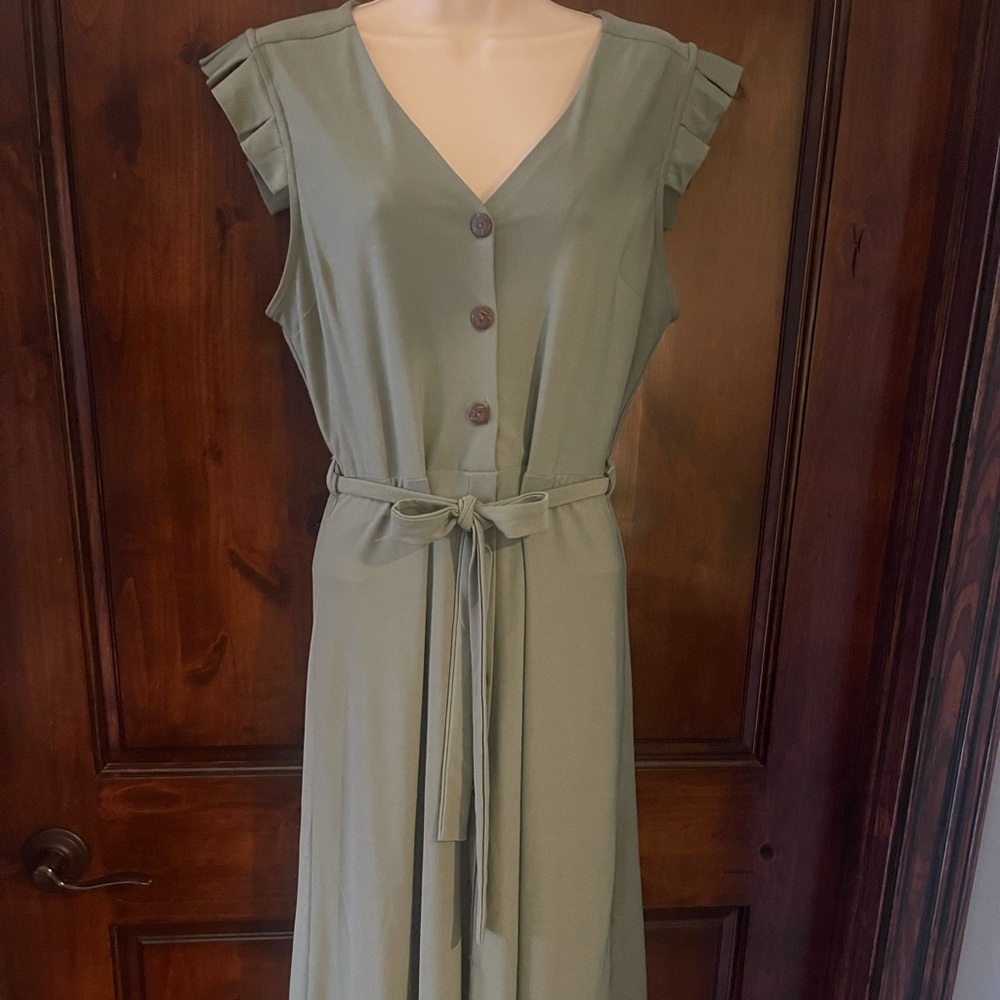 Gorgeous sage green Monteau dress.  Size M